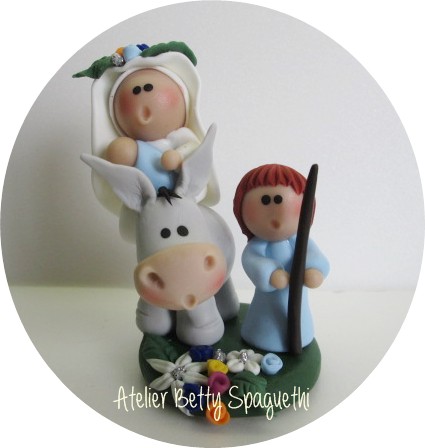 Sagrada Familia em biscuit com burrito 8cm